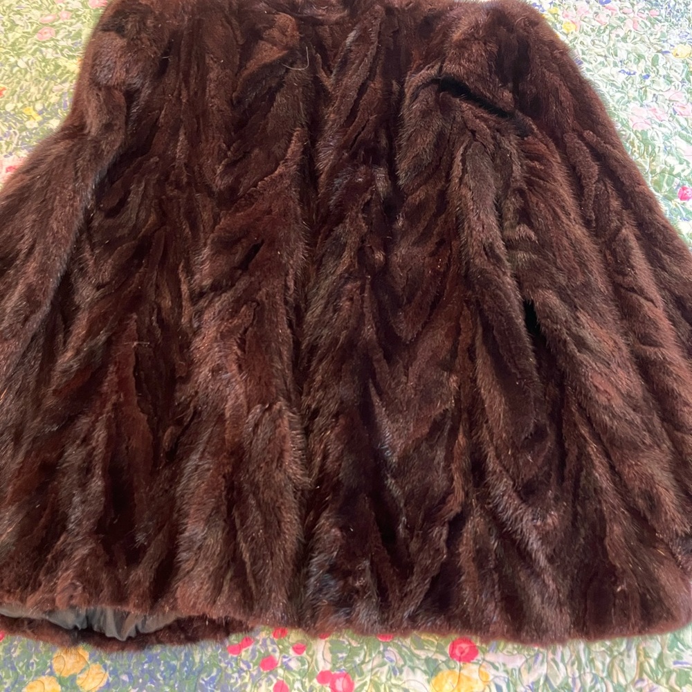 Women’s Luxurious Brown Mink jacket pre-owned size M great condition